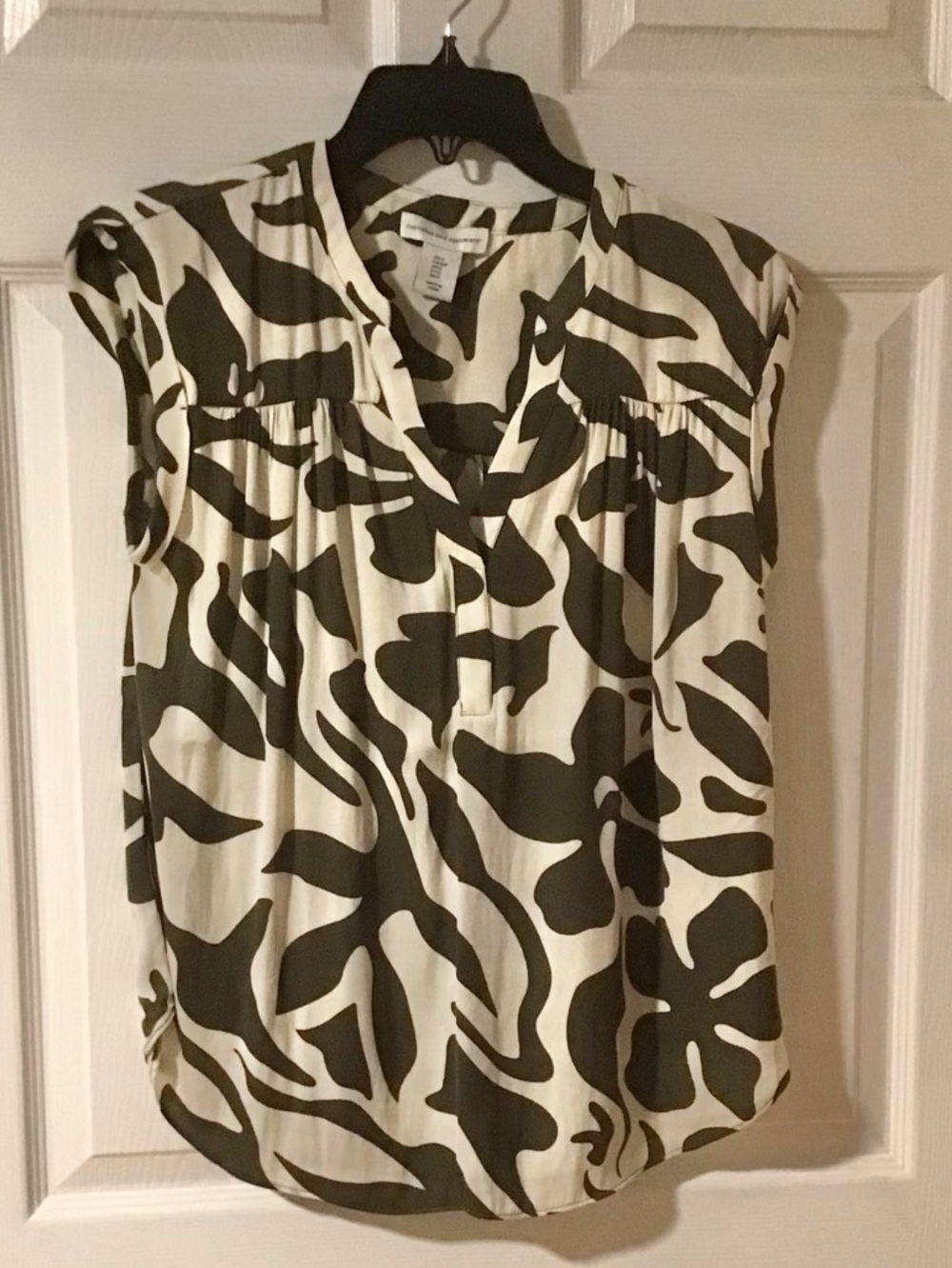 Cupcakes and Cashmere Sleeveless Olive & White Abstract V-Neck Blouse